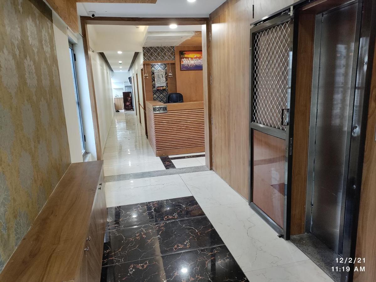 Hotel Asopalav Gandhinagar Buitenkant foto