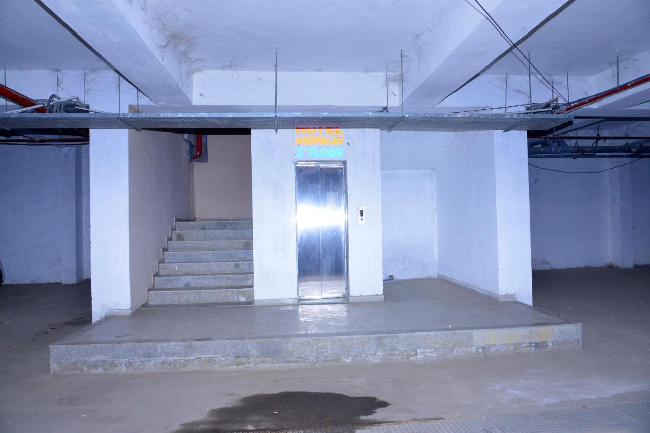 Hotel Asopalav Gandhinagar Buitenkant foto