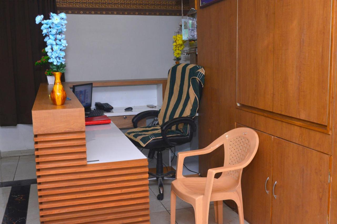 Hotel Asopalav Gandhinagar Buitenkant foto