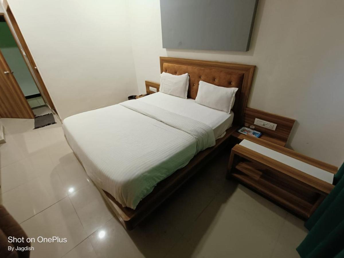 Hotel Asopalav Gandhinagar Buitenkant foto
