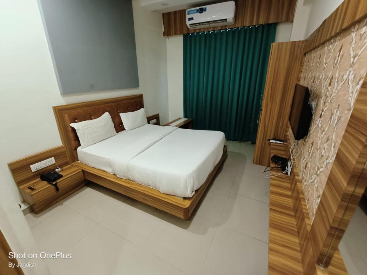 Hotel Asopalav Gandhinagar Buitenkant foto