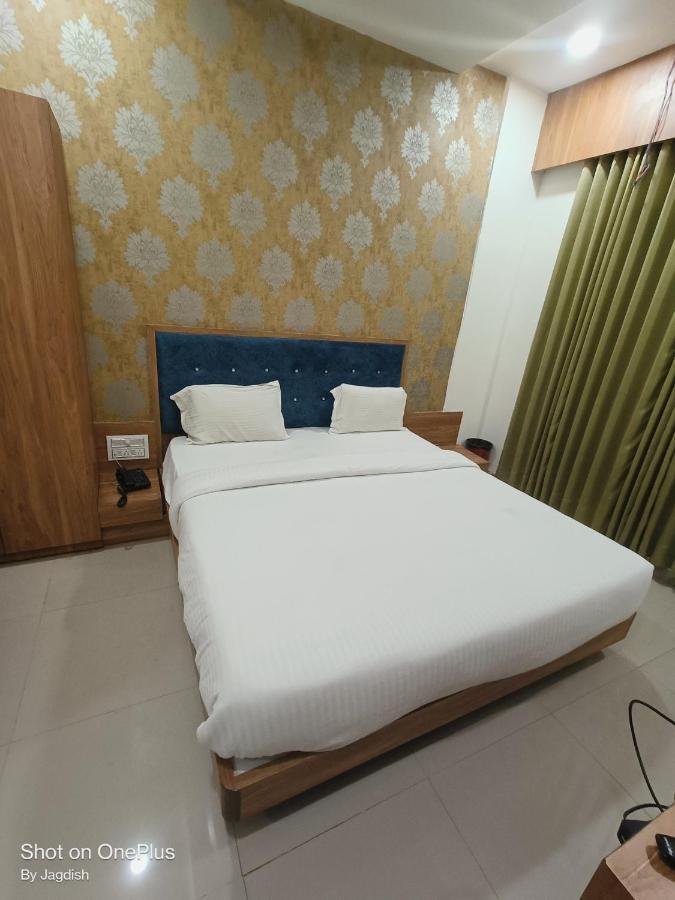 Hotel Asopalav Gandhinagar Buitenkant foto